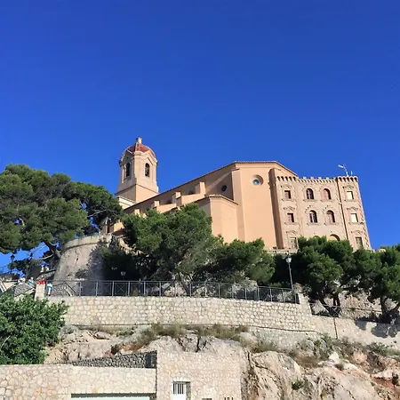 Beachfront And Cozy *