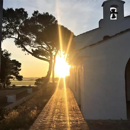 Апартаменты Beachfront And Cozy *