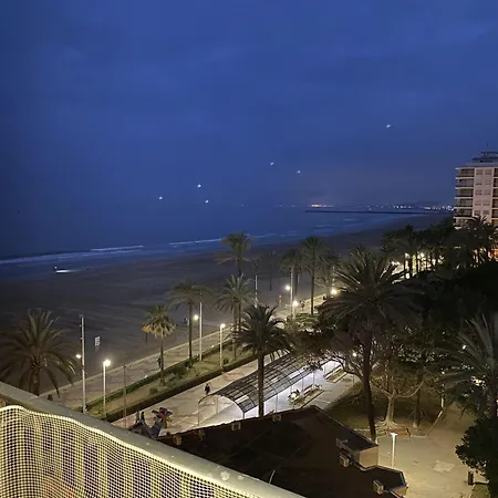 Beachfront And Cozy Apartment *