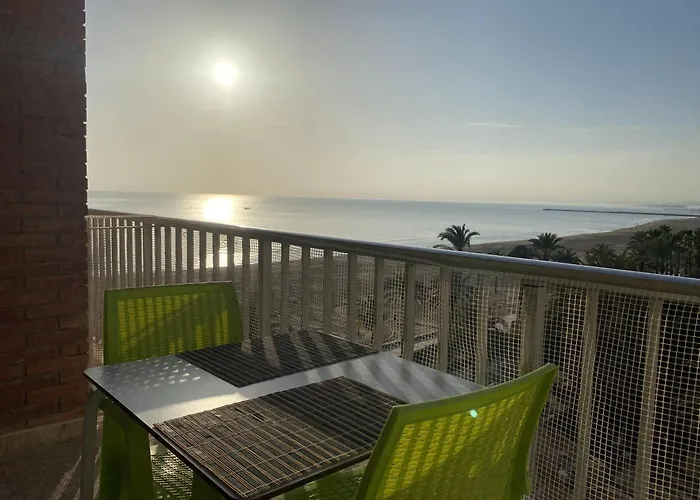 Beachfront And Cozy Apartment